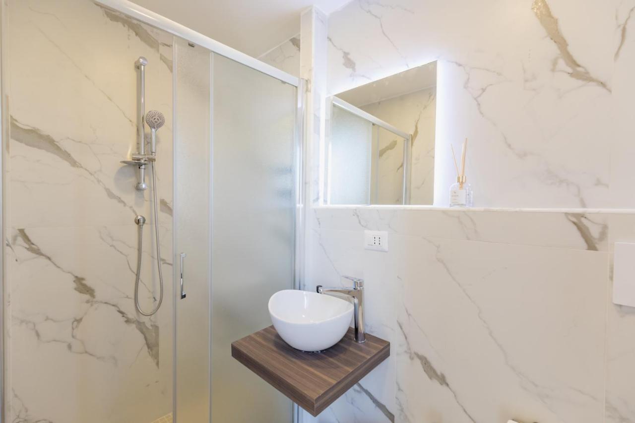 Blu Parthenope Suites Наполи Екстериор снимка