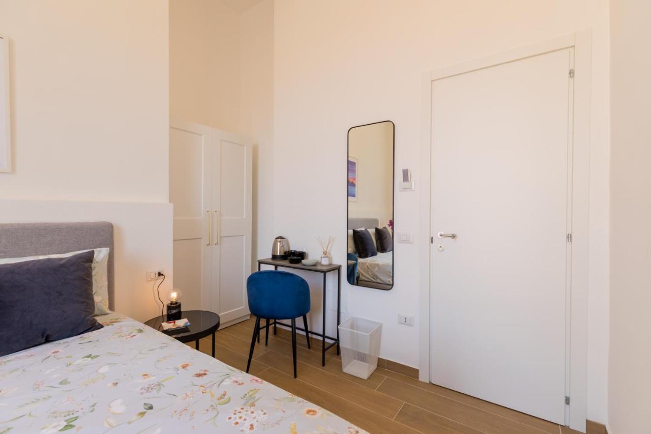 Blu Parthenope Suites Наполи Екстериор снимка