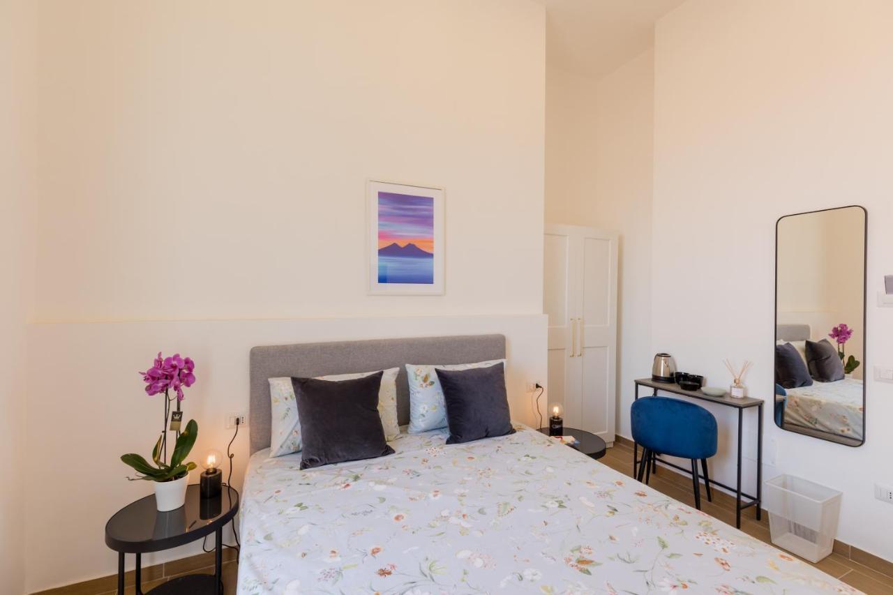 Blu Parthenope Suites Наполи Екстериор снимка