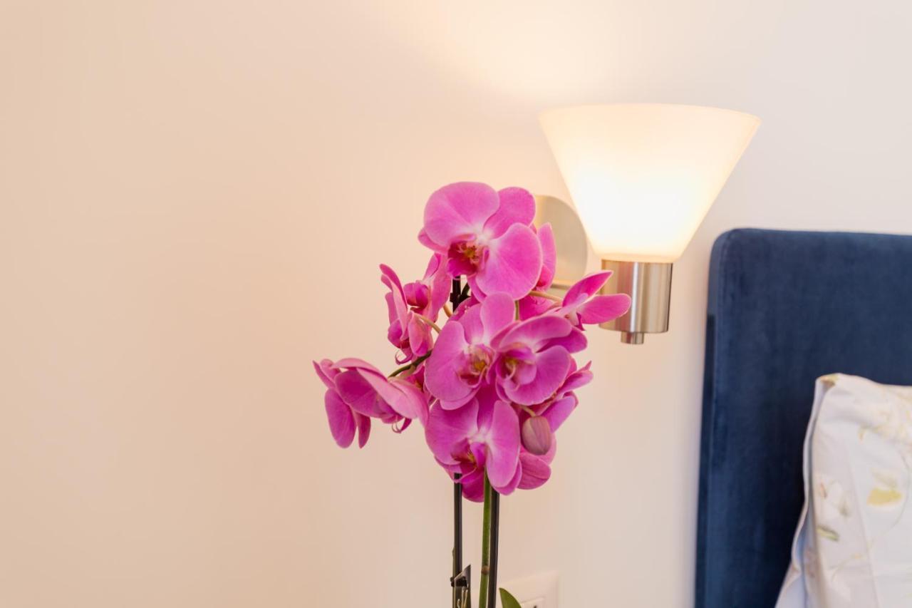 Blu Parthenope Suites Наполи Екстериор снимка