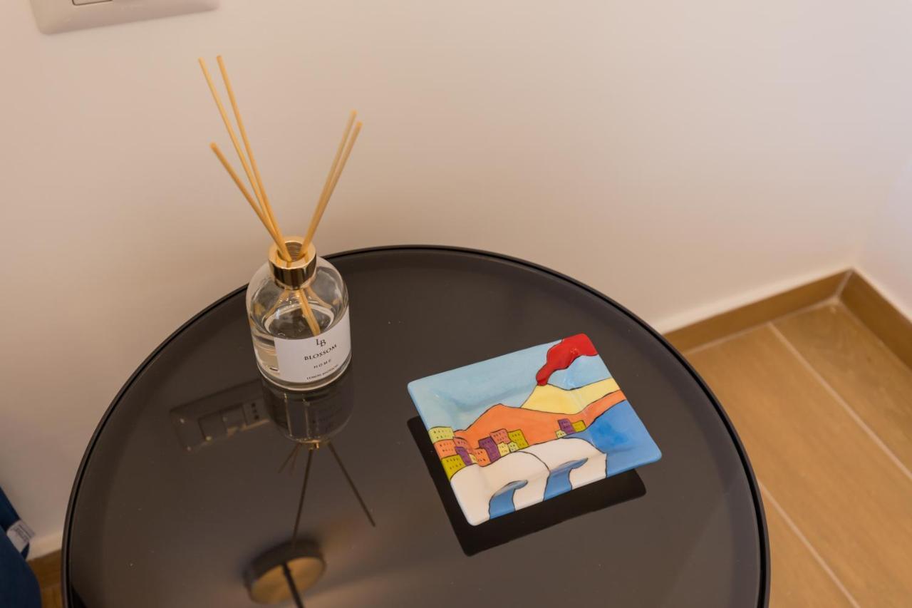 Blu Parthenope Suites Наполи Екстериор снимка