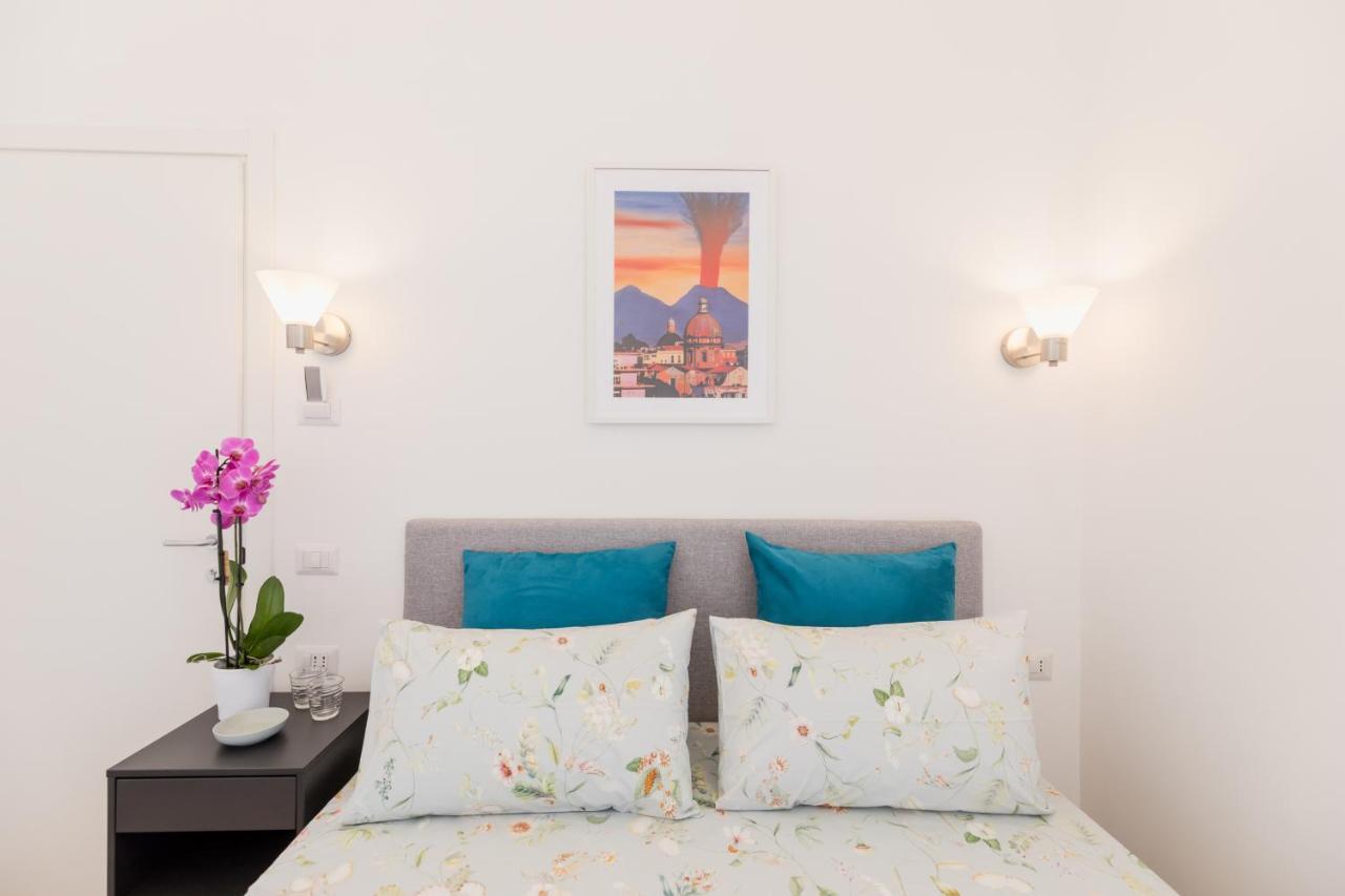 Blu Parthenope Suites Наполи Екстериор снимка