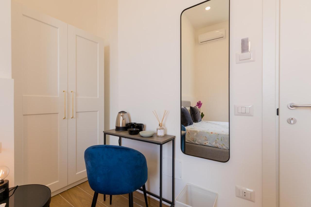 Blu Parthenope Suites Наполи Екстериор снимка