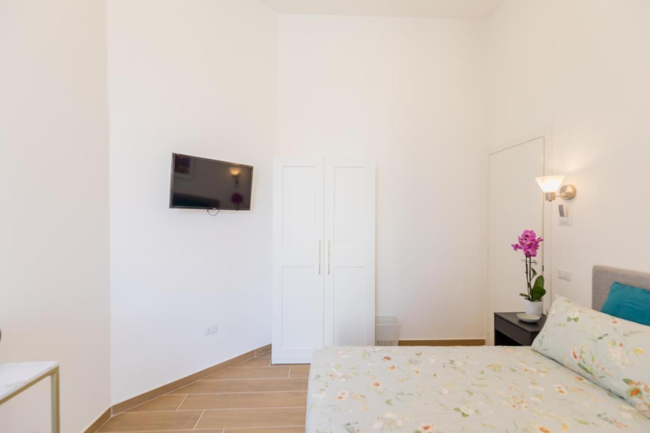Blu Parthenope Suites Наполи Екстериор снимка