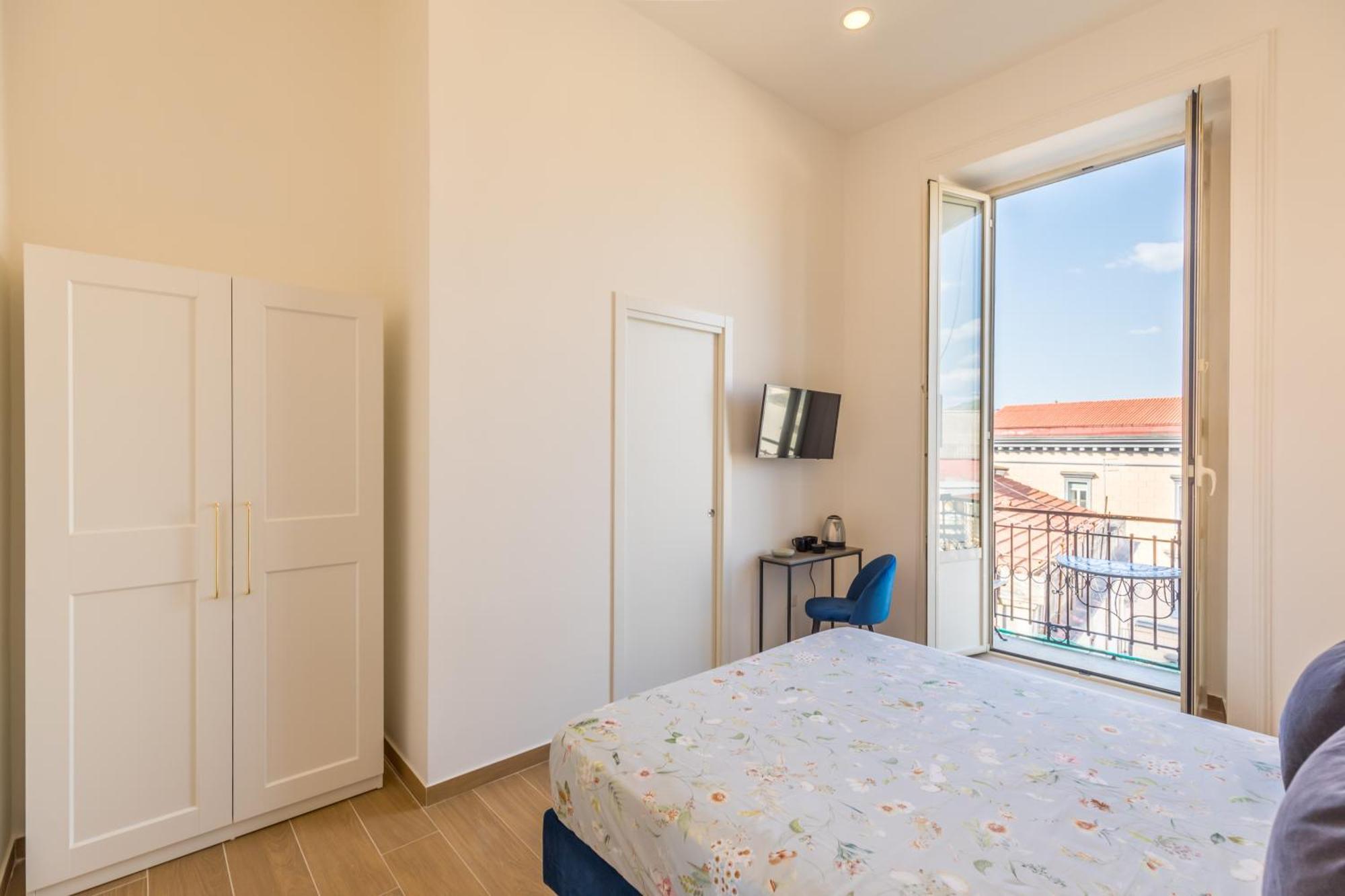 Blu Parthenope Suites Наполи Екстериор снимка
