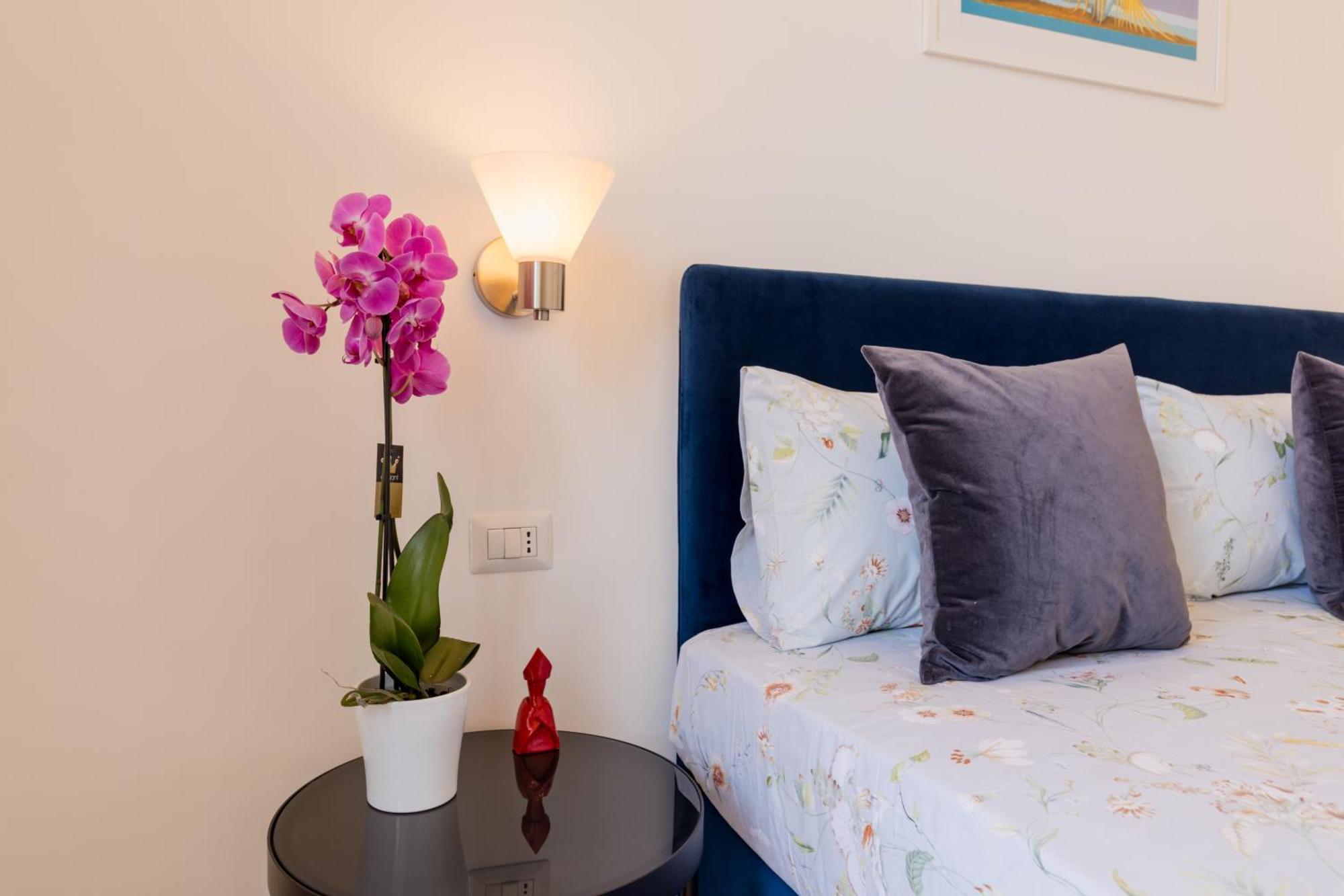 Blu Parthenope Suites Наполи Екстериор снимка