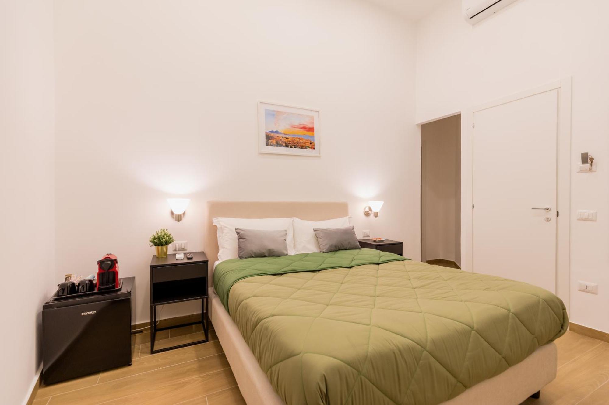 Blu Parthenope Suites Наполи Екстериор снимка